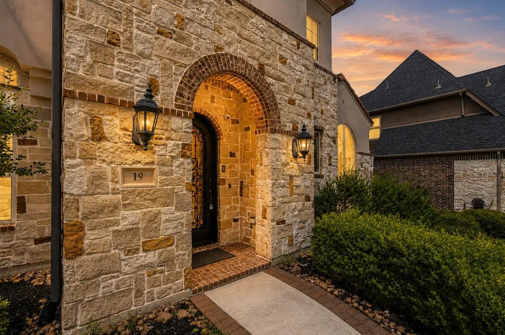 19 Brittany Rose Place The Woodlands, TX 77375