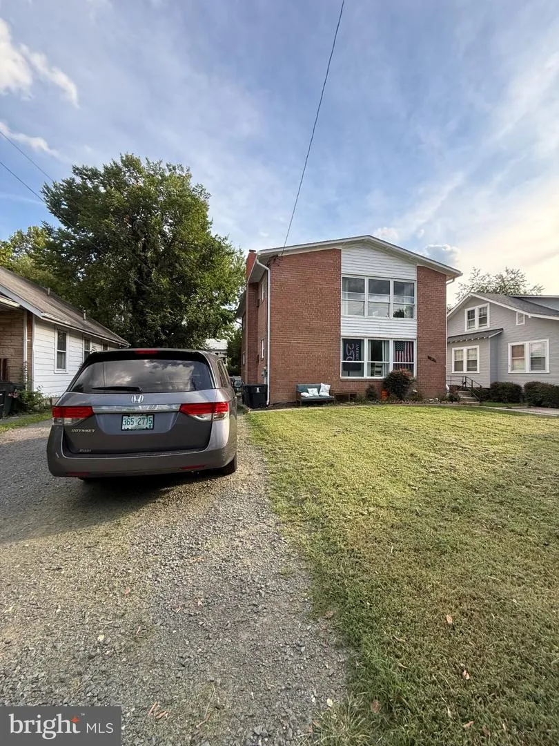 922 19TH STREET S #B2 Arlington, VA 22202