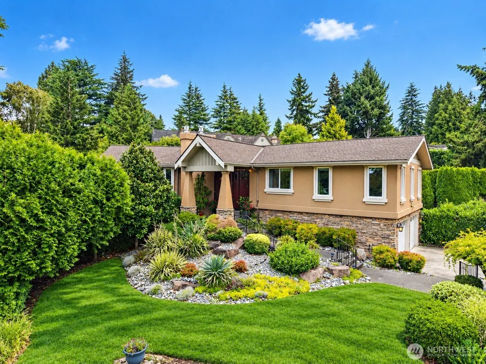 1216 88th Place NE Clyde Hill, WA 98004