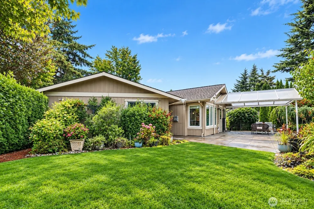 1216 88th Place NE Clyde Hill, WA 98004