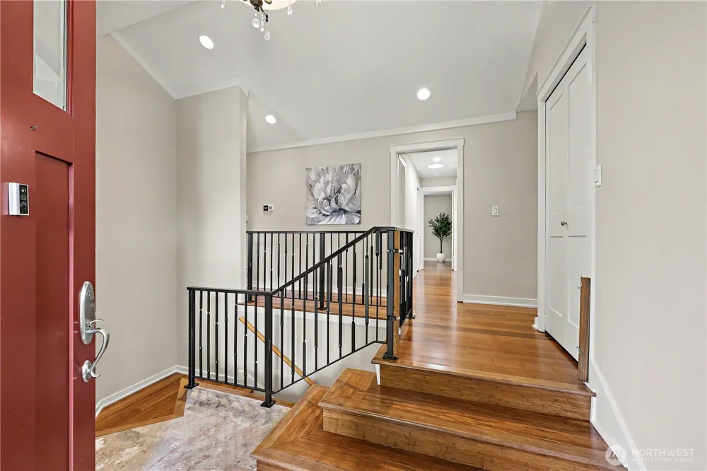 1216 88th Place NE Clyde Hill, WA 98004