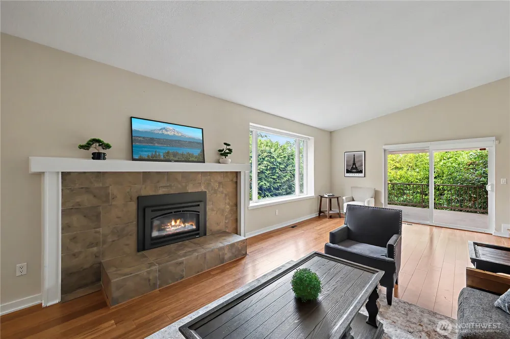 1216 88th Place NE Clyde Hill, WA 98004
