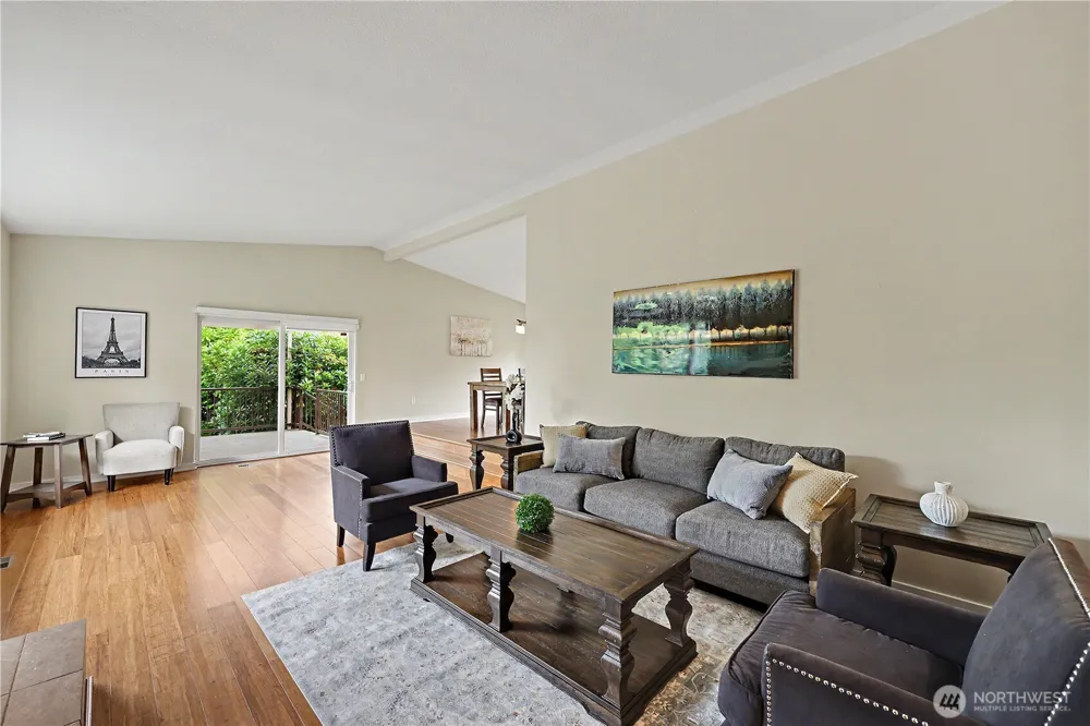 1216 88th Place NE Clyde Hill, WA 98004