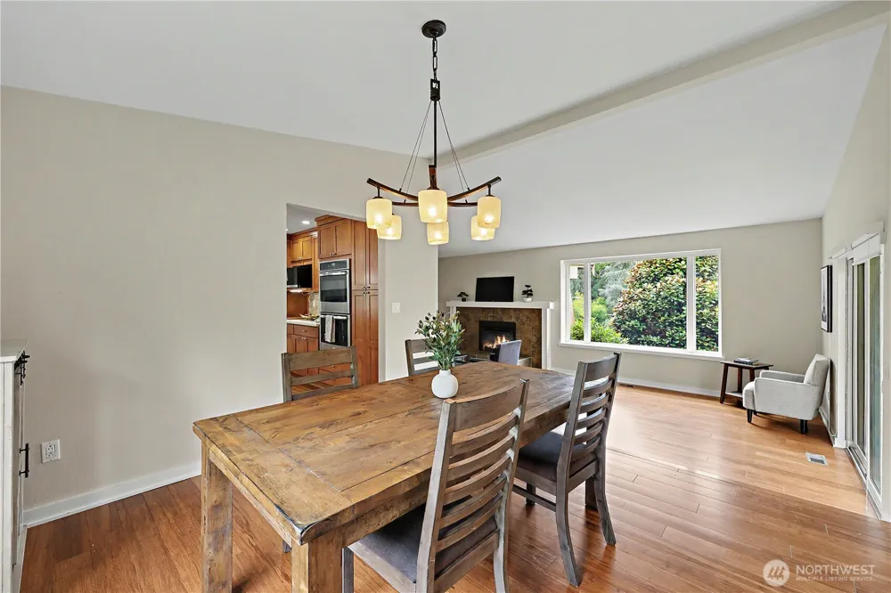 1216 88th Place NE Clyde Hill, WA 98004