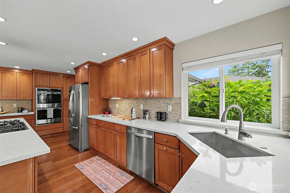 1216 88th Place NE Clyde Hill, WA 98004