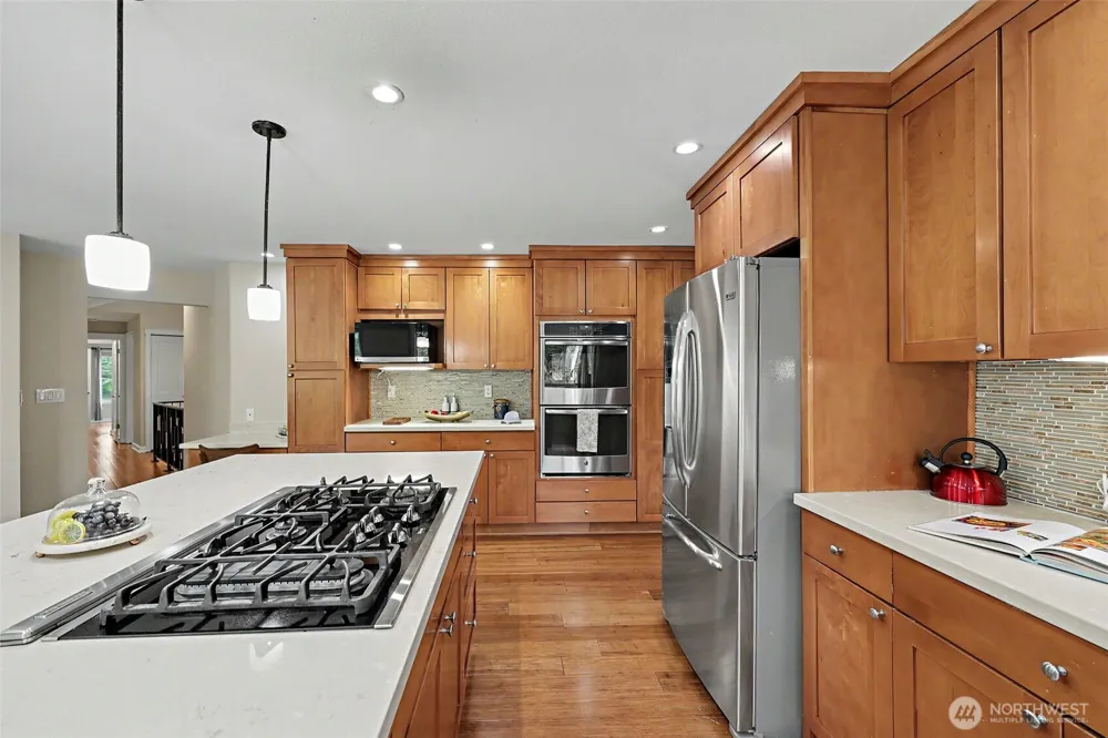 1216 88th Place NE Clyde Hill, WA 98004