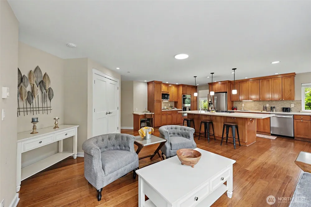 1216 88th Place NE Clyde Hill, WA 98004