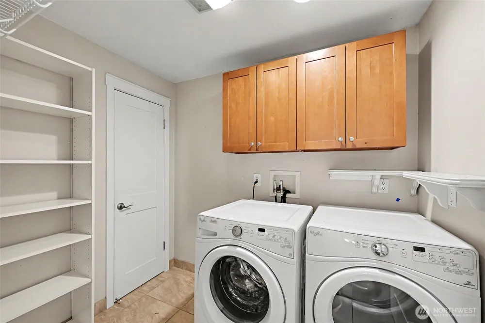 1216 88th Place NE Clyde Hill, WA 98004