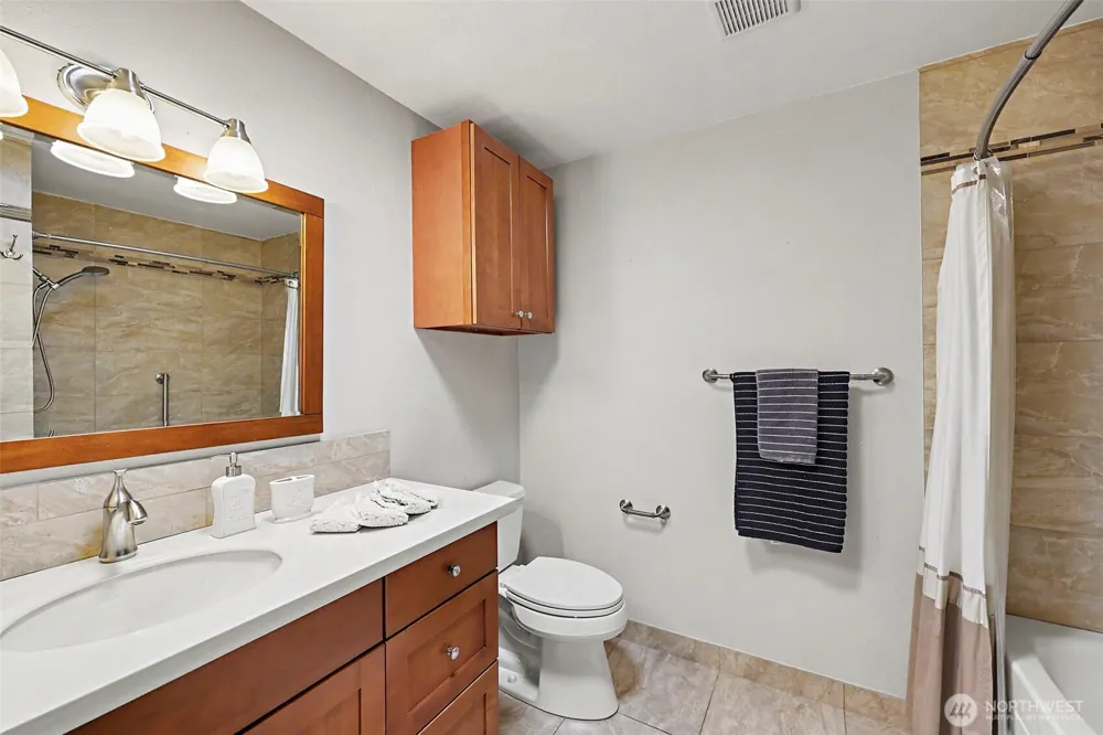 1216 88th Place NE Clyde Hill, WA 98004