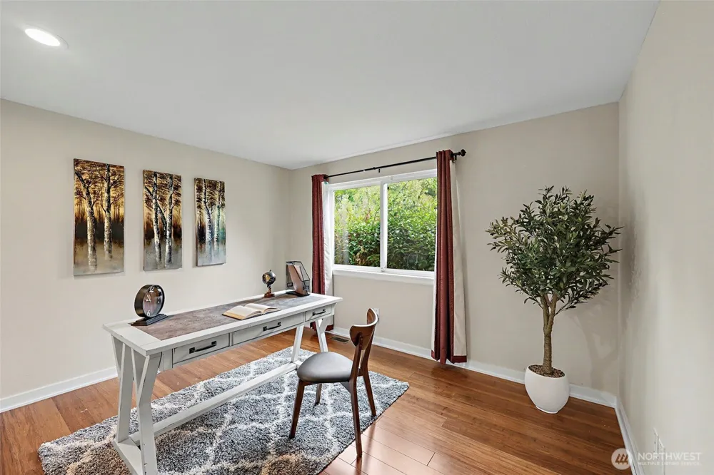 1216 88th Place NE Clyde Hill, WA 98004