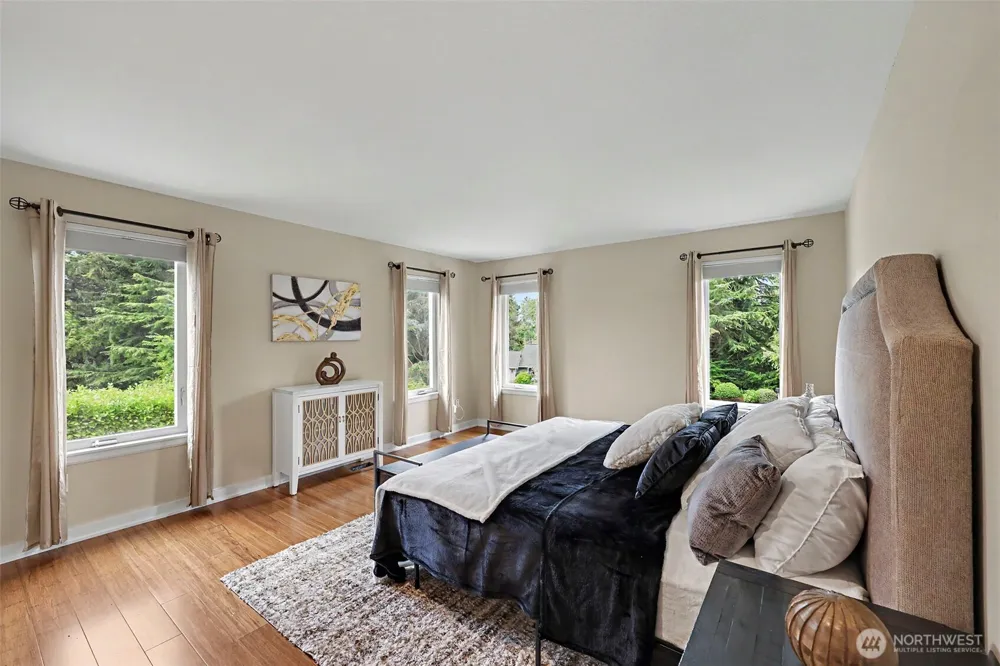 1216 88th Place NE Clyde Hill, WA 98004