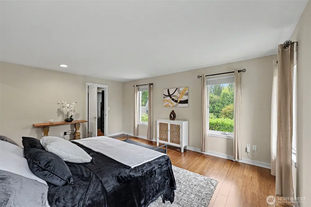 1216 88th Place NE Clyde Hill, WA 98004