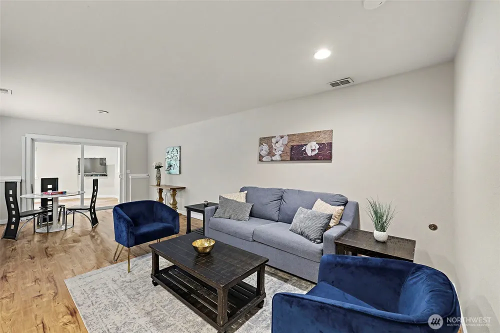 1216 88th Place NE Clyde Hill, WA 98004