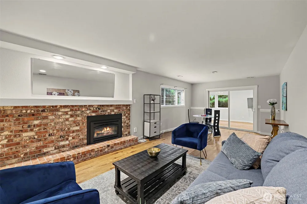 1216 88th Place NE Clyde Hill, WA 98004