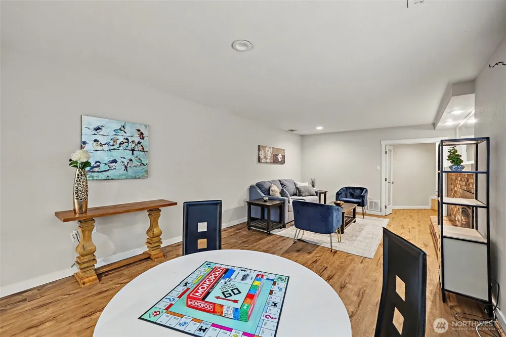 1216 88th Place NE Clyde Hill, WA 98004