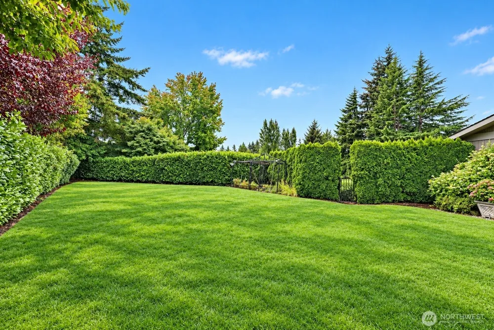 1216 88th Place NE Clyde Hill, WA 98004