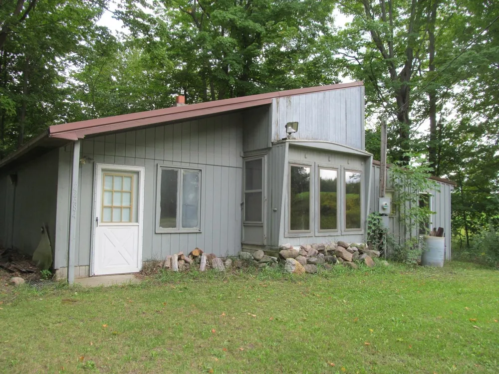 22484 90th Avenue Highland Township, MI 49665
