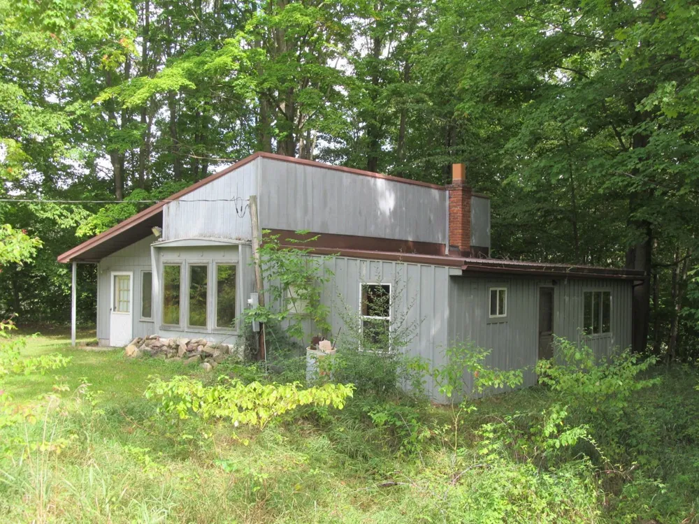 22484 90th Avenue Highland Township, MI 49665