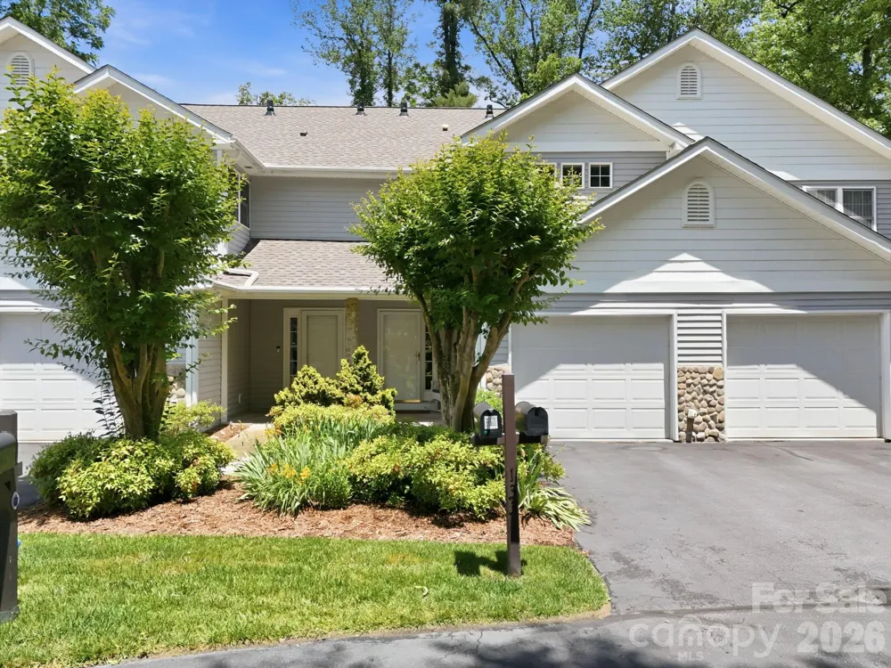 135 Ewarts Pond Road Hendersonville, NC 28739