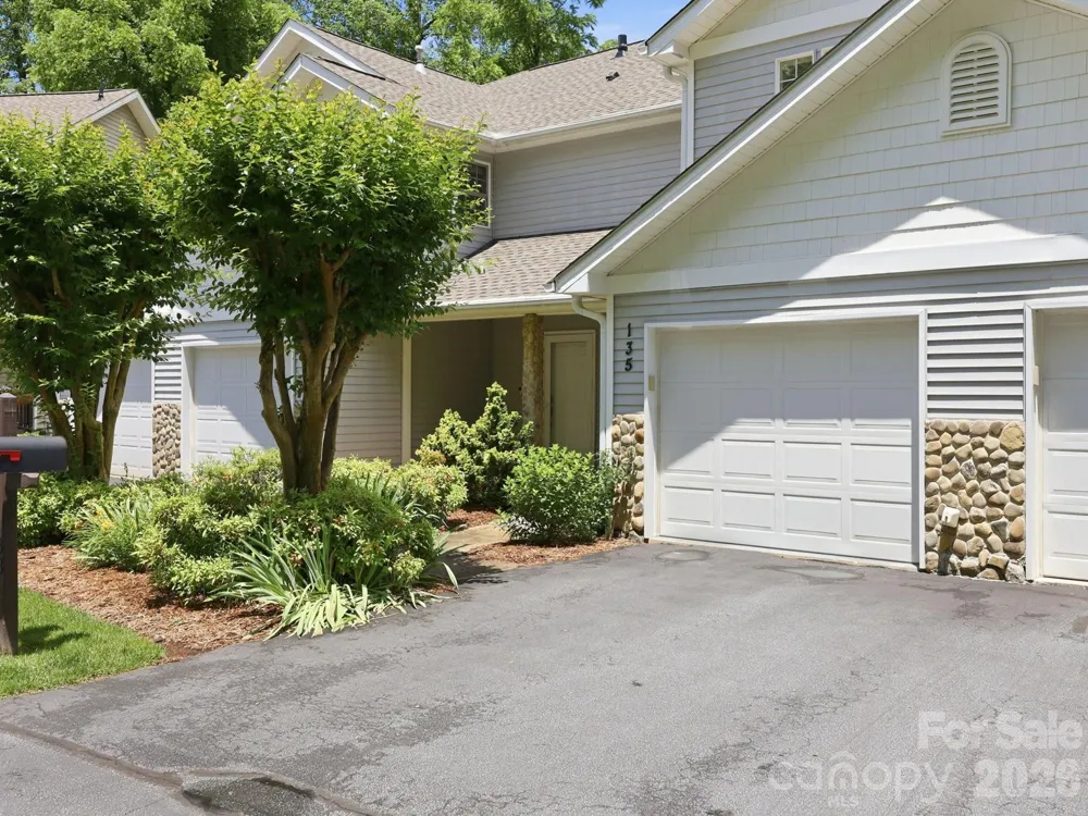 135 Ewarts Pond Road Hendersonville, NC 28739