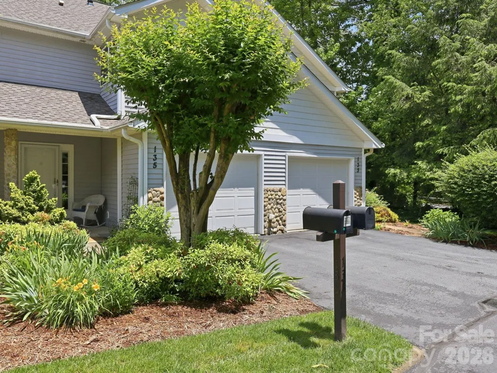135 Ewarts Pond Road Hendersonville, NC 28739