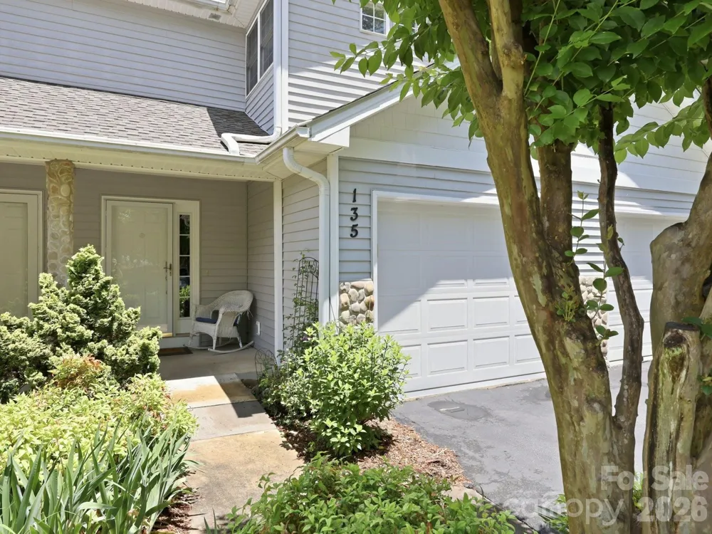 135 Ewarts Pond Road Hendersonville, NC 28739