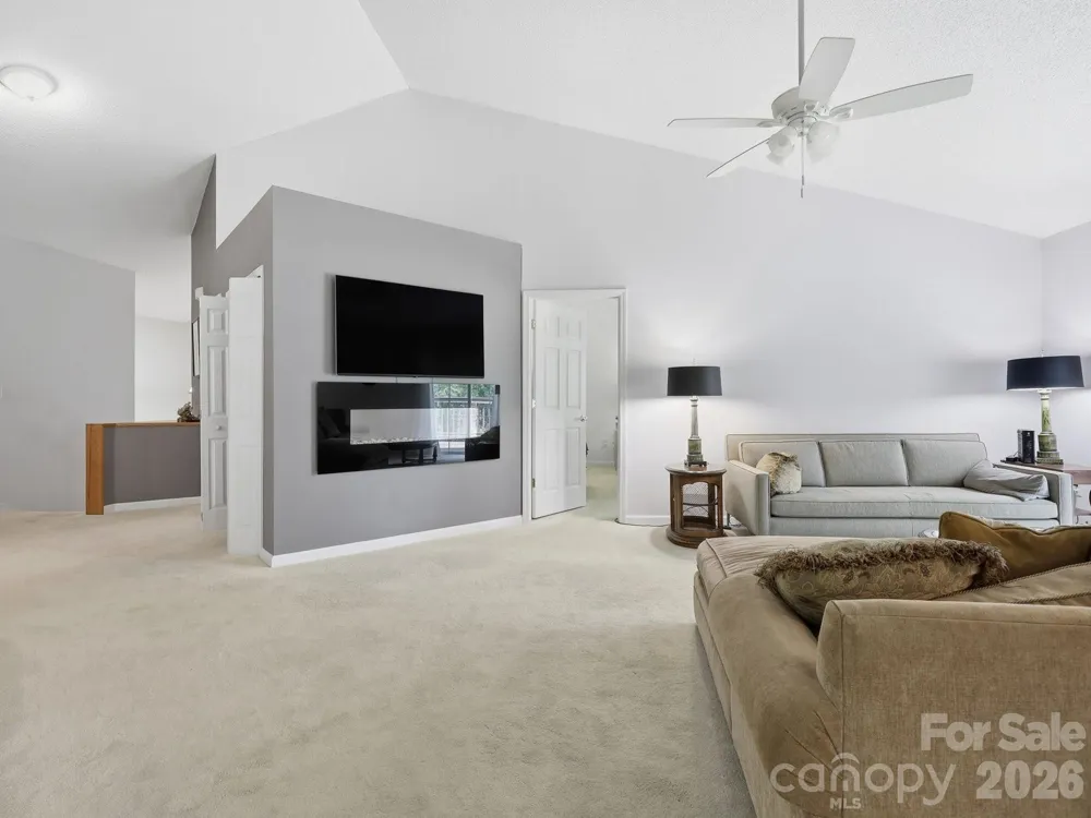 135 Ewarts Pond Road Hendersonville, NC 28739
