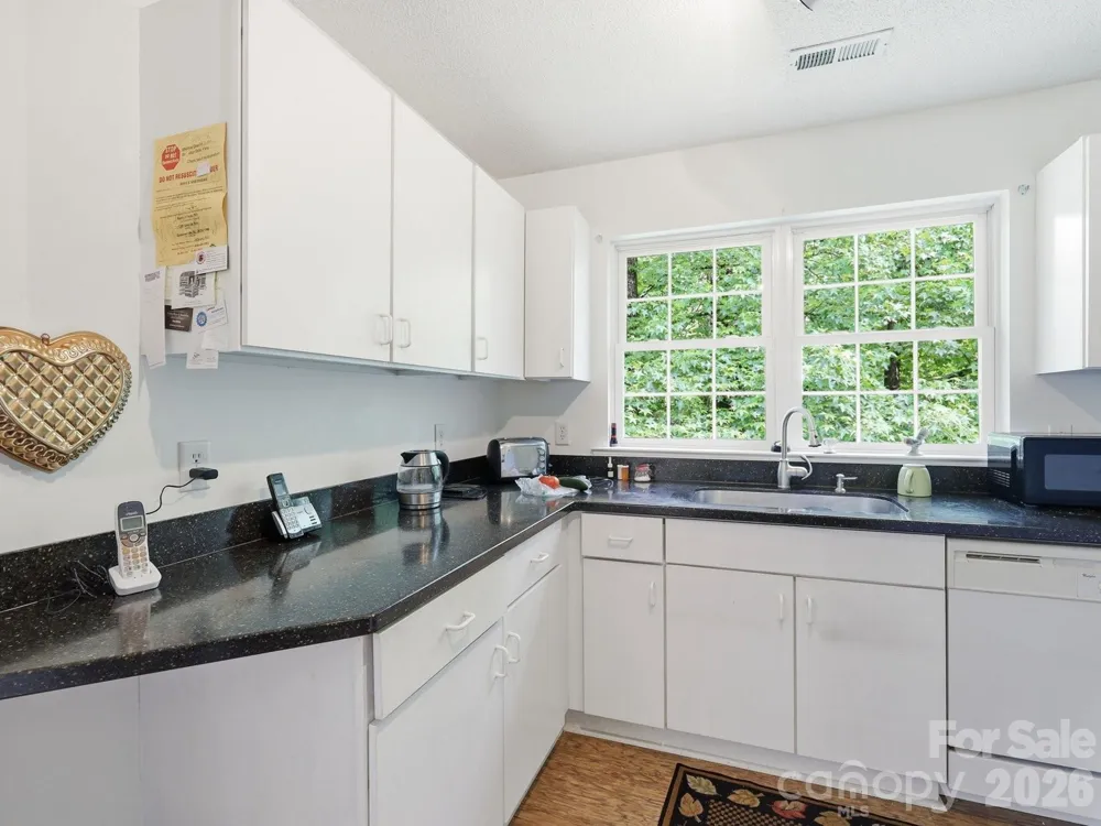 135 Ewarts Pond Road Hendersonville, NC 28739