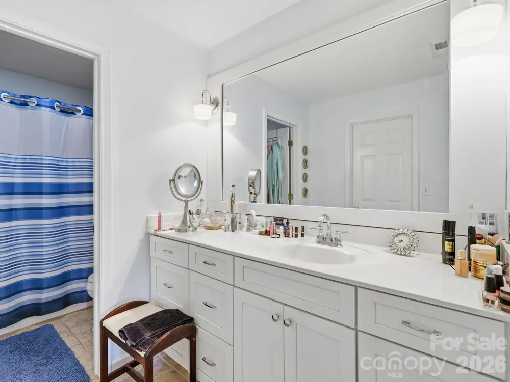 135 Ewarts Pond Road Hendersonville, NC 28739