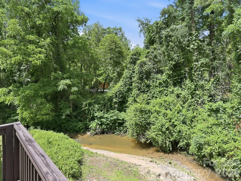 135 Ewarts Pond Road Hendersonville, NC 28739