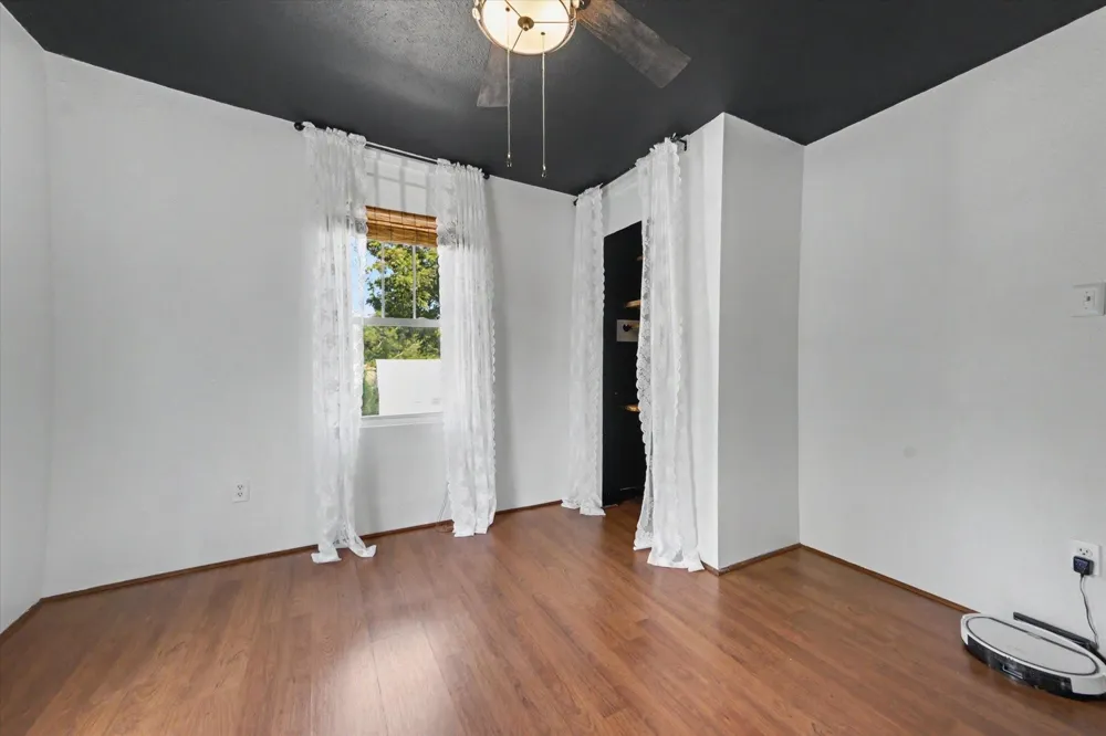 144 Imogene Livingston, TX 77351