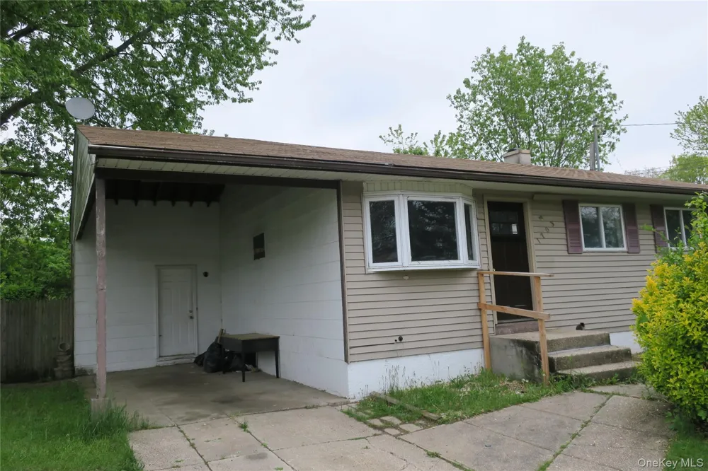 1703 Manatuck Boulevard Bay Shore, NY 11706