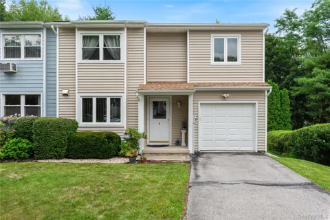 6 Hamlet Court