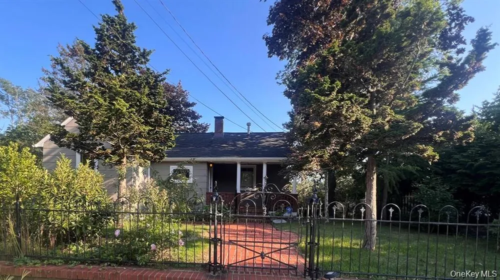 1375 West Main Street Riverhead, NY 11901