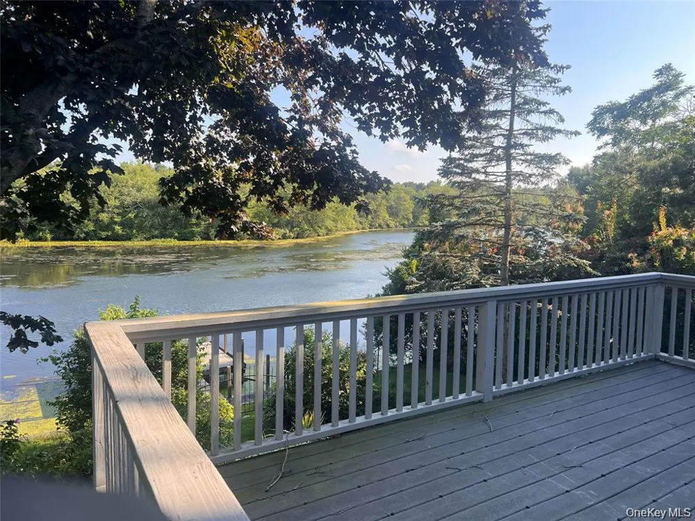 1375 West Main Street Riverhead, NY 11901