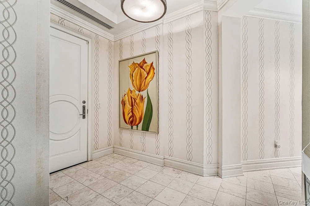 2000 Royal Court #2009 North Hills, NY 11040