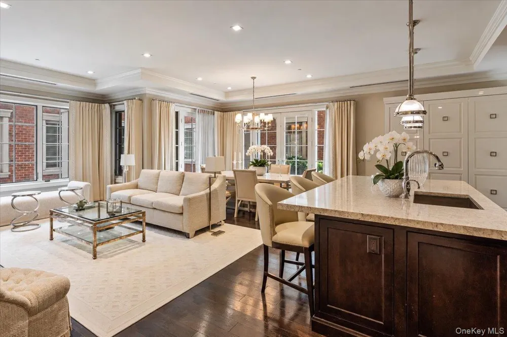 2000 Royal Court #2009 North Hills, NY 11040