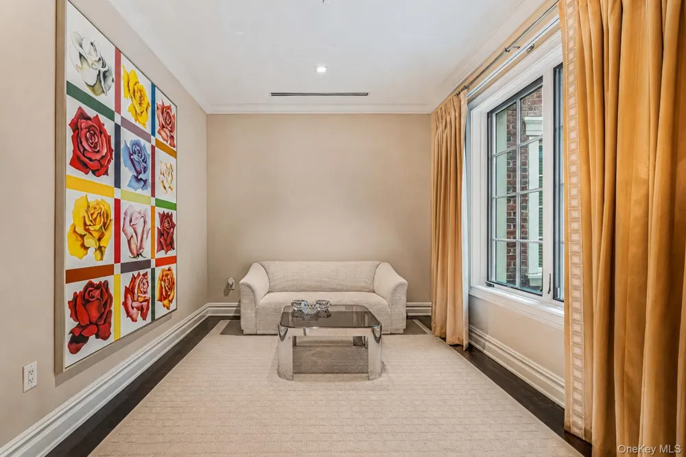 2000 Royal Court #2009 North Hills, NY 11040