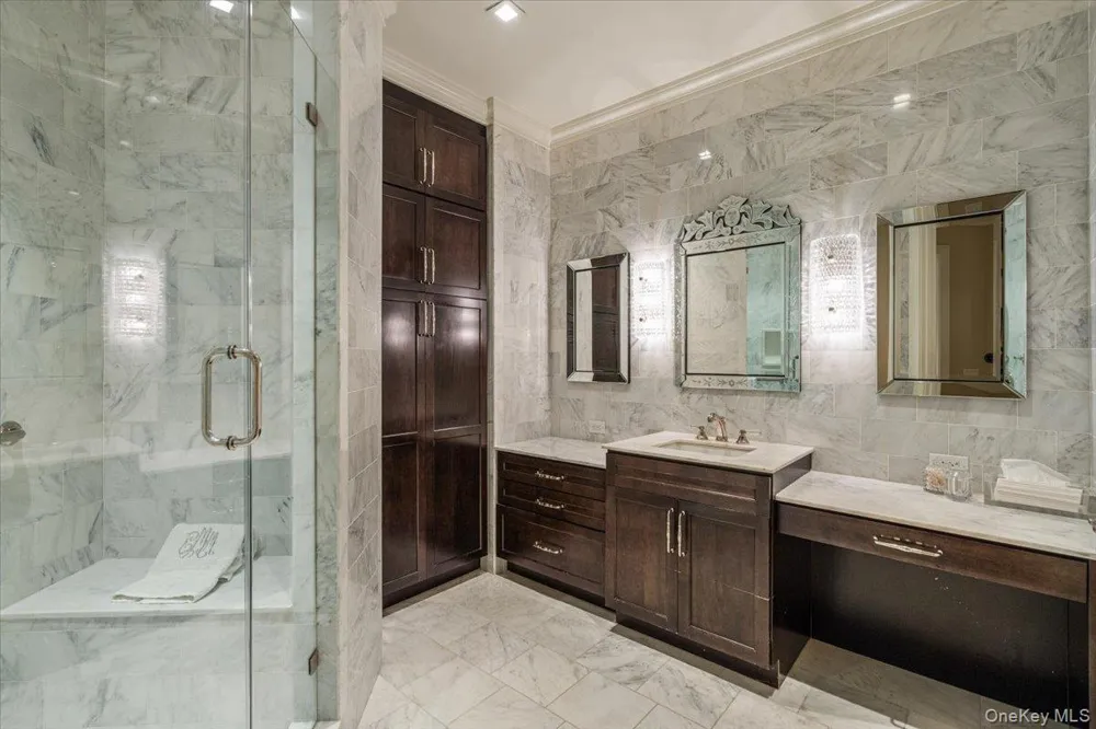2000 Royal Court #2009 North Hills, NY 11040