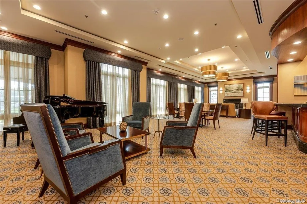 2000 Royal Court #2009 North Hills, NY 11040