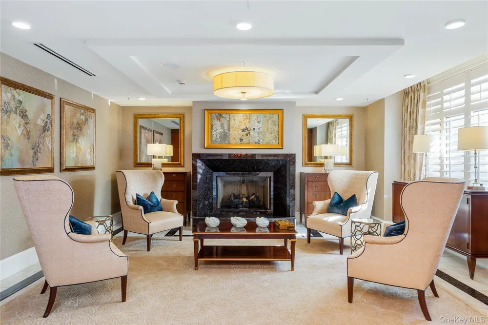 2000 Royal Court #2009 North Hills, NY 11040