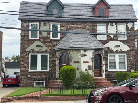 204-11 Murdock Avenue