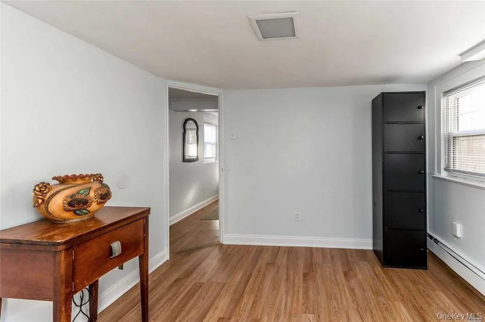 28 E Walnut Street Long Beach, NY 11561