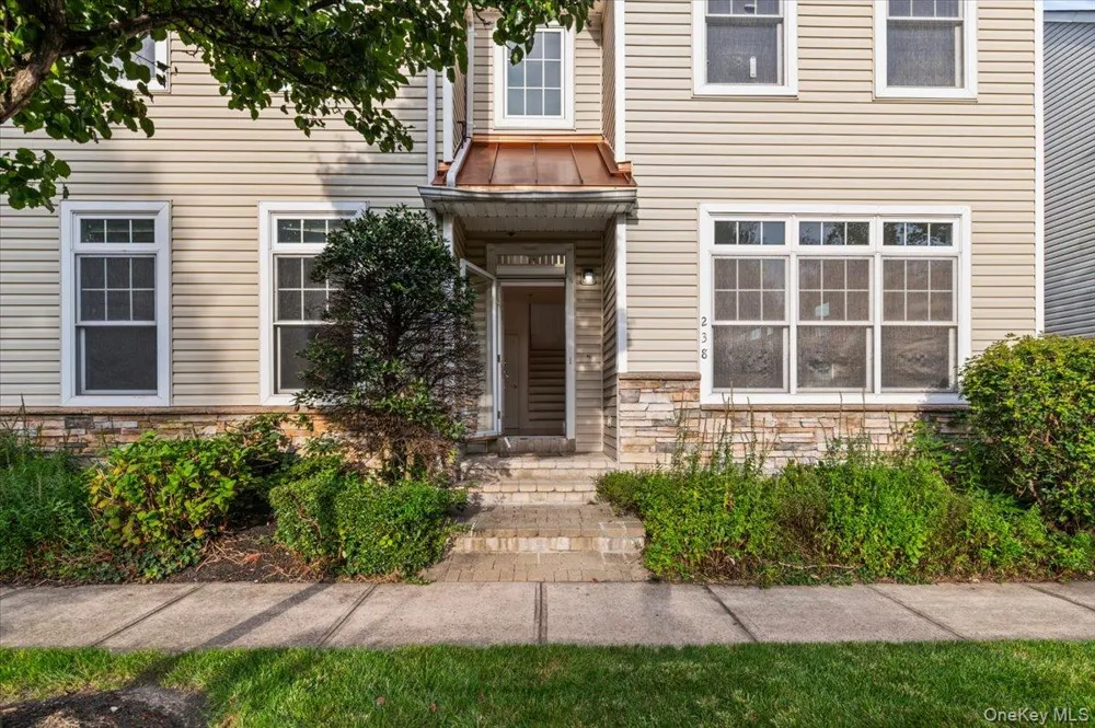 238 Harbor View Drive #238 Port Washington, NY 11050