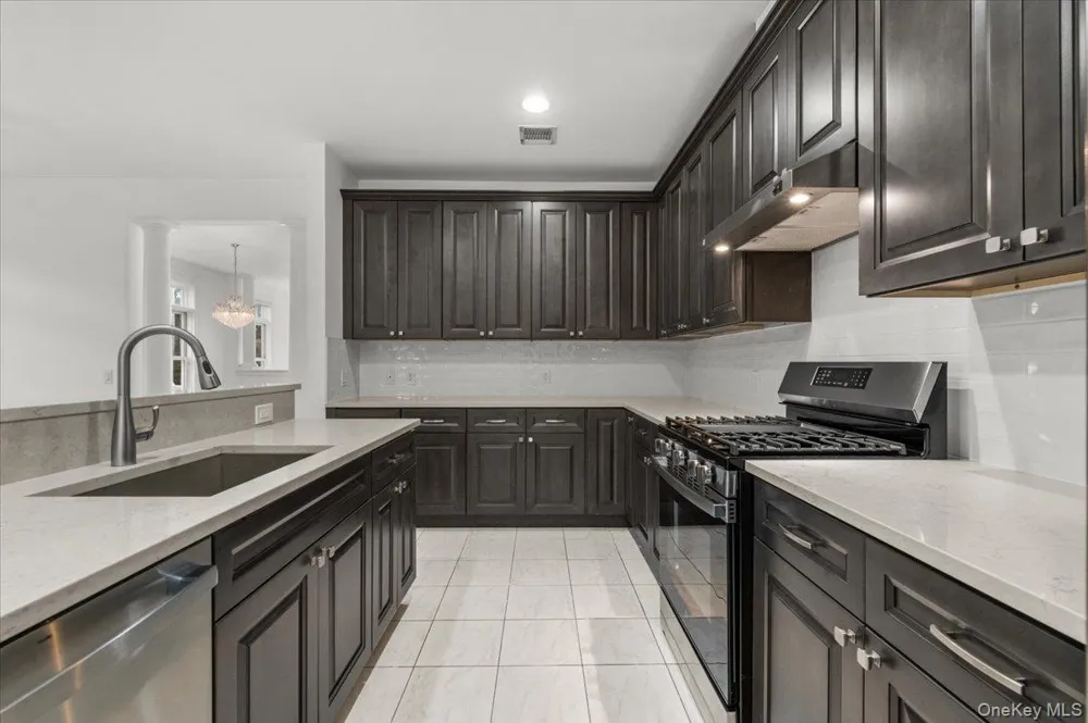 238 Harbor View Drive #238 Port Washington, NY 11050