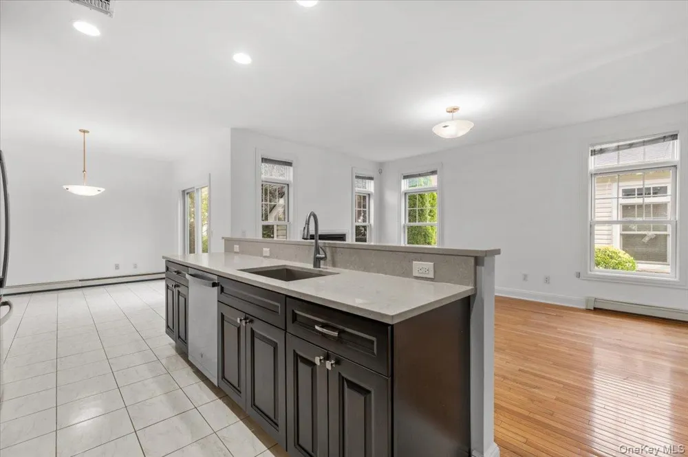 238 Harbor View Drive #238 Port Washington, NY 11050