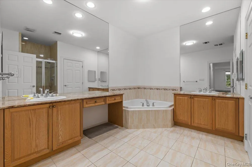 238 Harbor View Drive #238 Port Washington, NY 11050