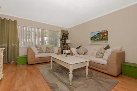 330 SE 2nd St #101H