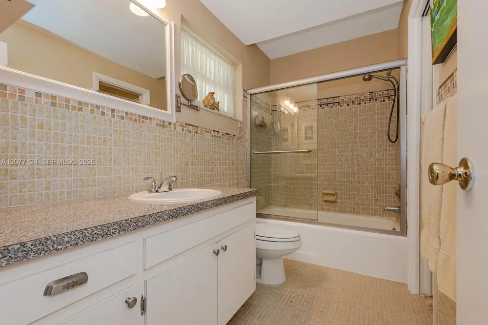 330 SE 2nd St #101H Hallandale Beach, FL 33009