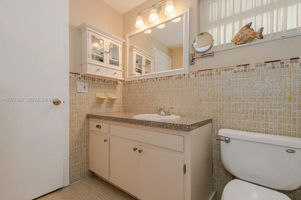 330 SE 2nd St #101H Hallandale Beach, FL 33009